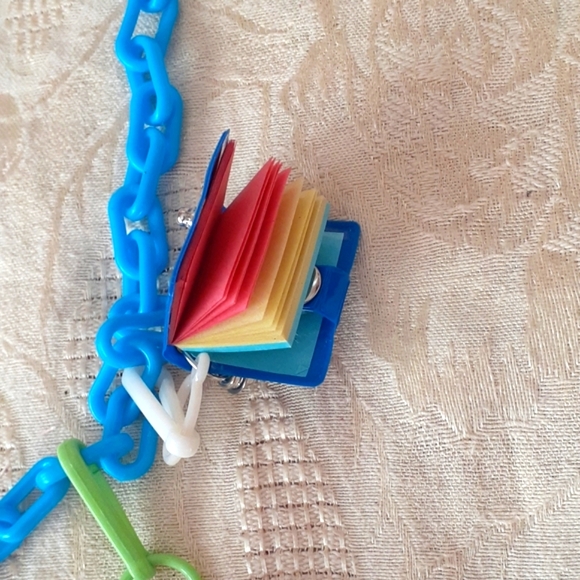 *Vintage 1980's Plastic Necklaces with Charms/Clips - Picture 5 of 8